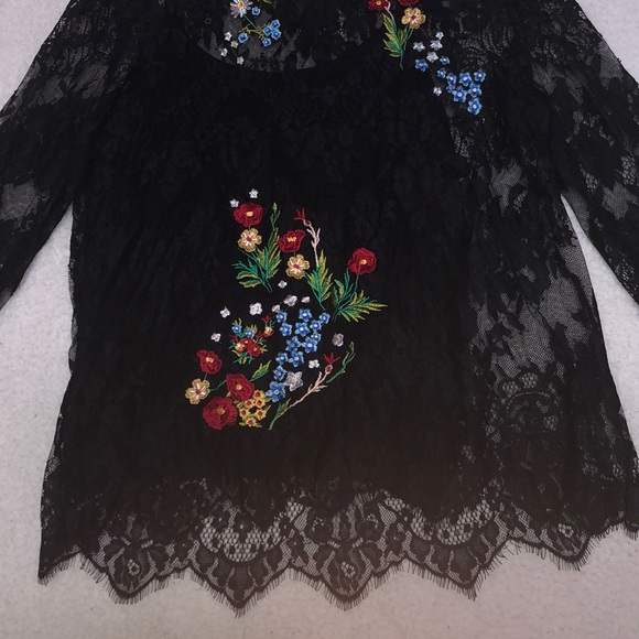 Spring black lace top with colorful flowers 🌸 🌺 - Picture 3 of 4
